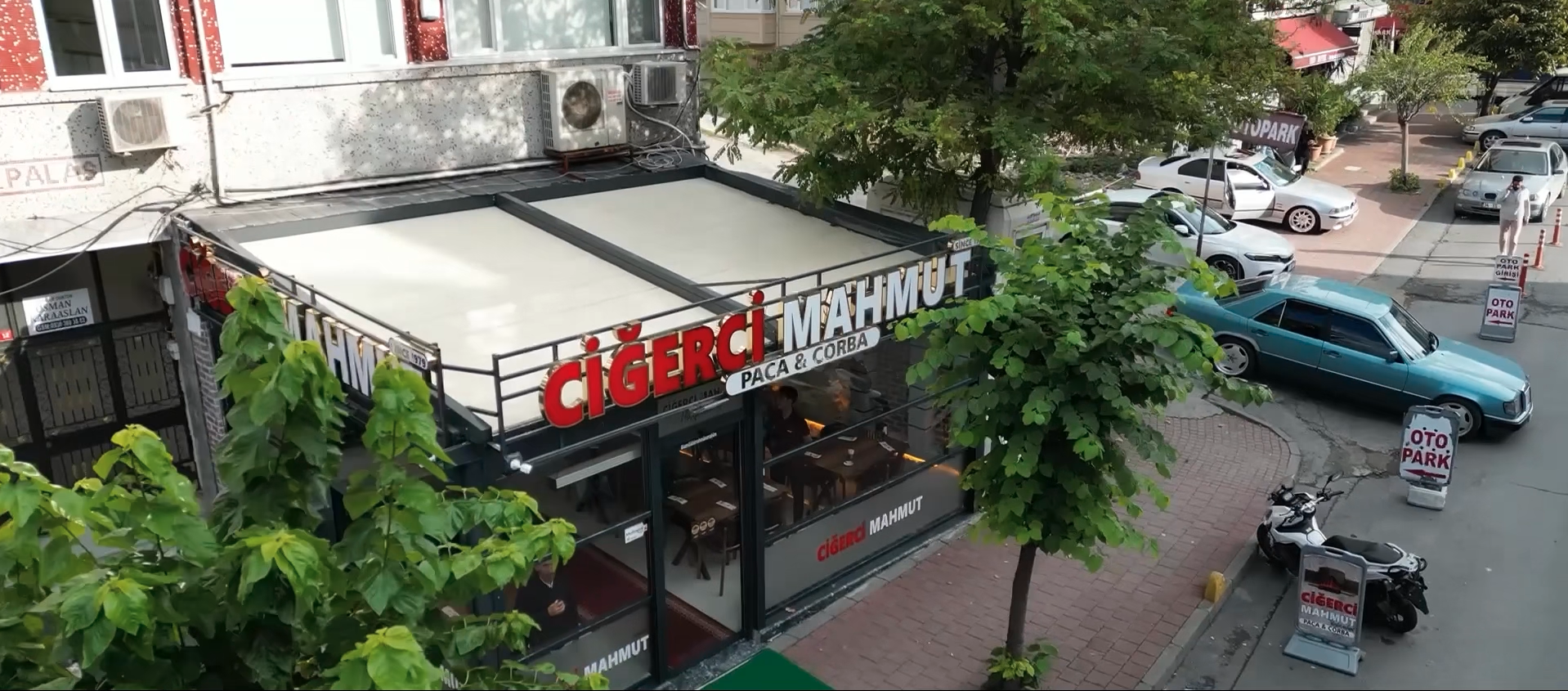 İstanbul'un En İyi Ciğercisi - Mekanımızı Keşfedin - Ciğerci Mahmut, İstanbul'un kalbinde Fatih'te konumlanmış, 40 yıllık geleneksel lezzetleri sunan bir mekan. | Ciğerci Mahmut İstanbul Fatih Galeri